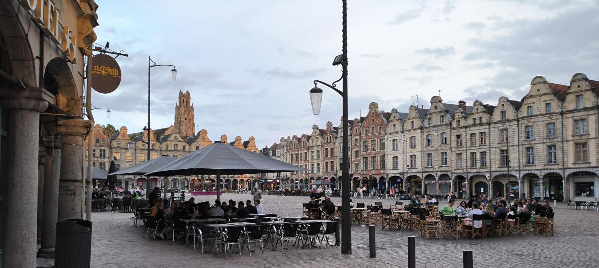 L'Appart Caroline - Proche Du Beffroi Appartement Arras Buitenkant foto